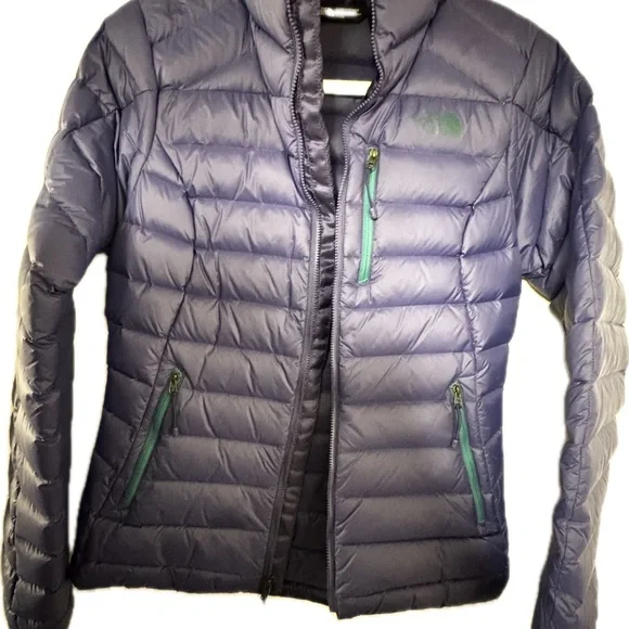 The North Face Women's Vibrant Blue Puffer Jacket - Picture 7 of 15